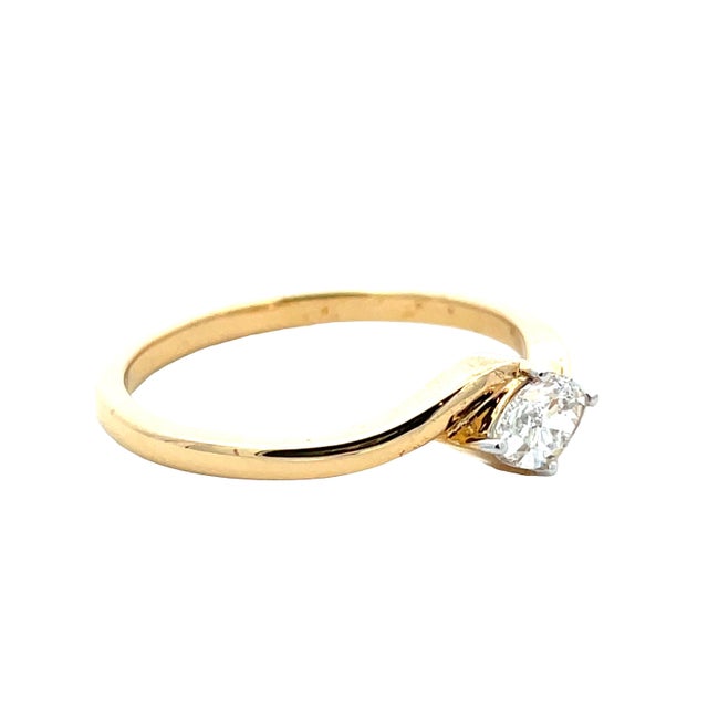 Early 21st Century 18k Yellow Gold Marquise Twist Design Diamond Ring, Size 6.75 For Sale - Image 5 of 5