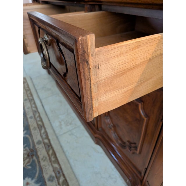 1960s Vintage Thomasville Spanish Revival Walnut Breakfront Lighted China Cabinet - 2 Pieces For Sale - Image 9 of 11