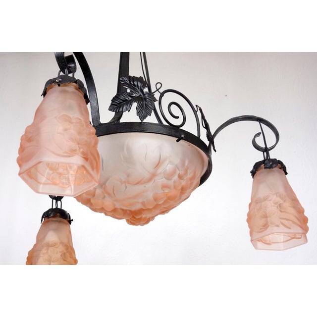 French Art Deco Wrought Iron Degue-Ros Pate de Verre Chandelier, 1930s For Sale - Image 4 of 15