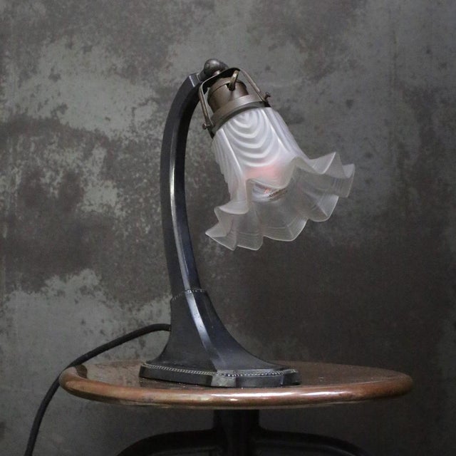 French Art Deco Cast Iron and Frosted Glass Table Light, 1920s For Sale - Image 3 of 8