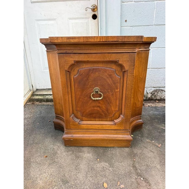 Neoclassical Pair of Neoclassical Style Davina Collection Nightstands by Drexel For Sale - Image 3 of 17