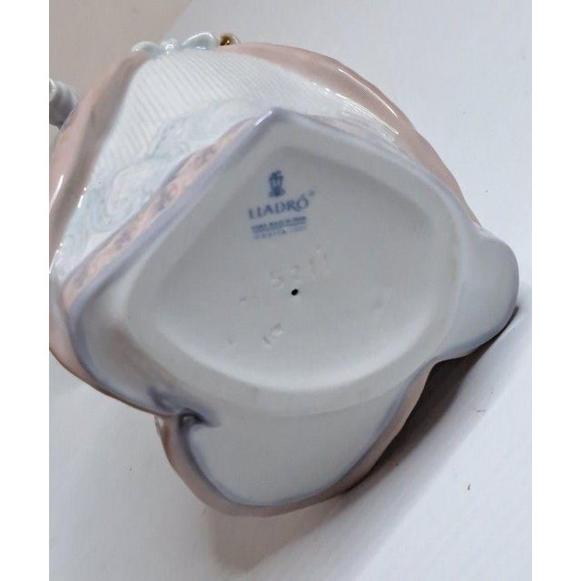 Gray Lladro 5211 Angela W/Umbrella Porcelain Figurine Retired 1983 Mint W/Box Signed For Sale - Image 8 of 10