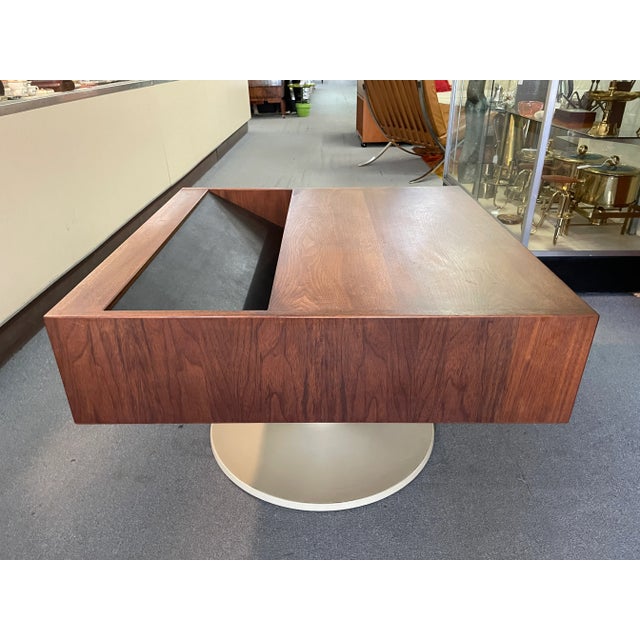 Jens Risom Design 1960s Jens Risom 4050 Display Coffee Table with Tulip Base For Sale - Image 4 of 11