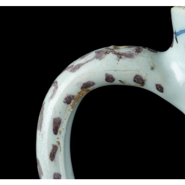Polychrome Chinoiserie Wine Jug with Turned Body from Delft, 1680s For Sale - Image 9 of 10