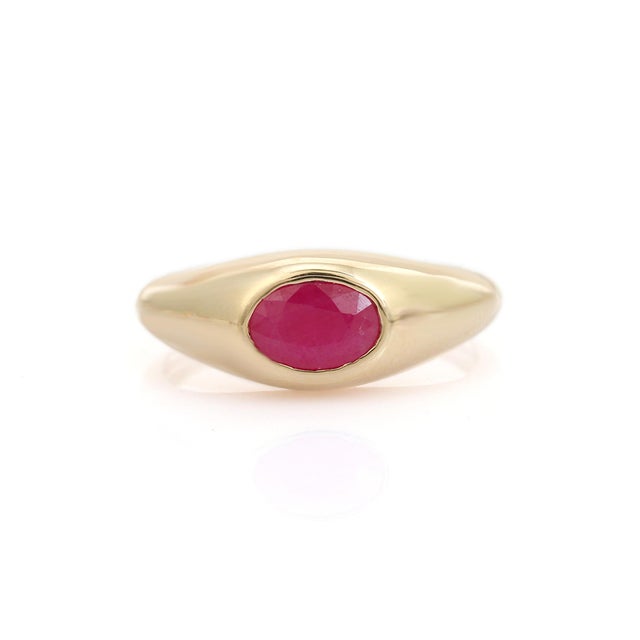 Retro Unisex Solid 14k Yellow Gold Oval Ruby Ring Size 7 For Sale - Image 4 of 15