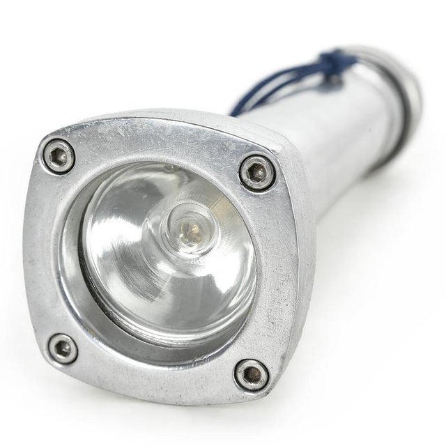 This old diving flashlight is distinguished by its retro look and its solid metal housing. Measuring 31 cm in height and 8...
