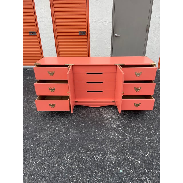 1960s Hollywood Regency Asian-Inspired Dresser in Tucson Coral Lacquer With Brass Hardware – 72” Credenza For Sale - Image 4 of 10