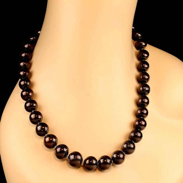 Gently Graduated Black Gemstone Necklace With Sterling Accents For Sale - Image 4 of 6