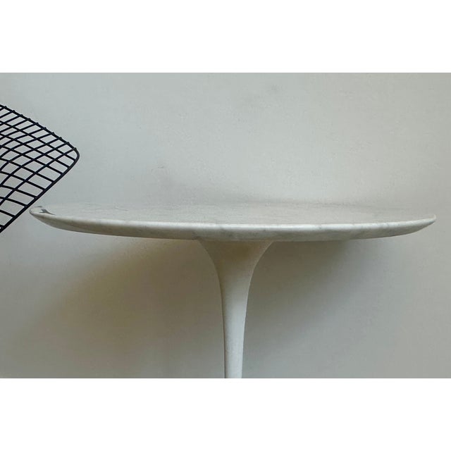 1970s Vintage Eero Saarinen White Carrara Marble Tulip Side Table Knoll Mid Century Modern For Sale - Image 5 of 6