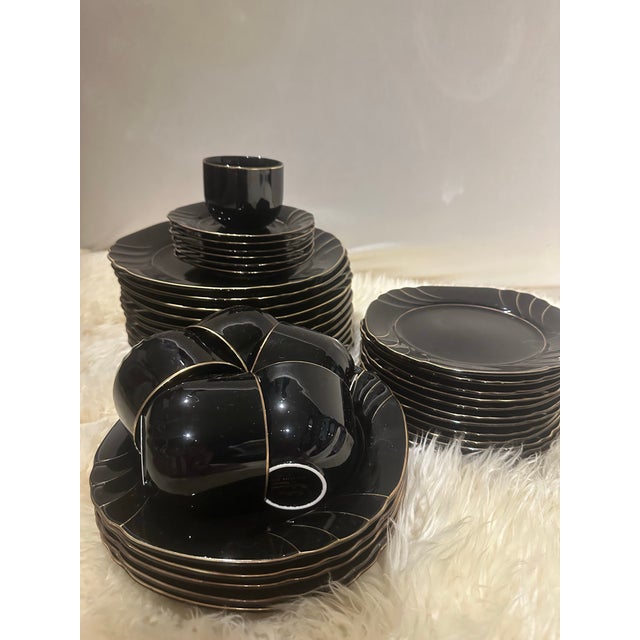 1980s Art Deco Ranmaru Japan 41-Piece China Dinnerware Set "Wave Golden Black" Gallery Collection - 41 pcs For Sale - Image 11 of 14