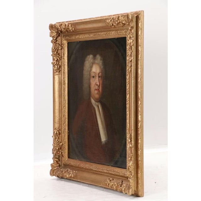 French Provincial 18th Century British School Tondo Portrait of a Gentleman in Carved Giltwood Frame For Sale - Image 3 of 7