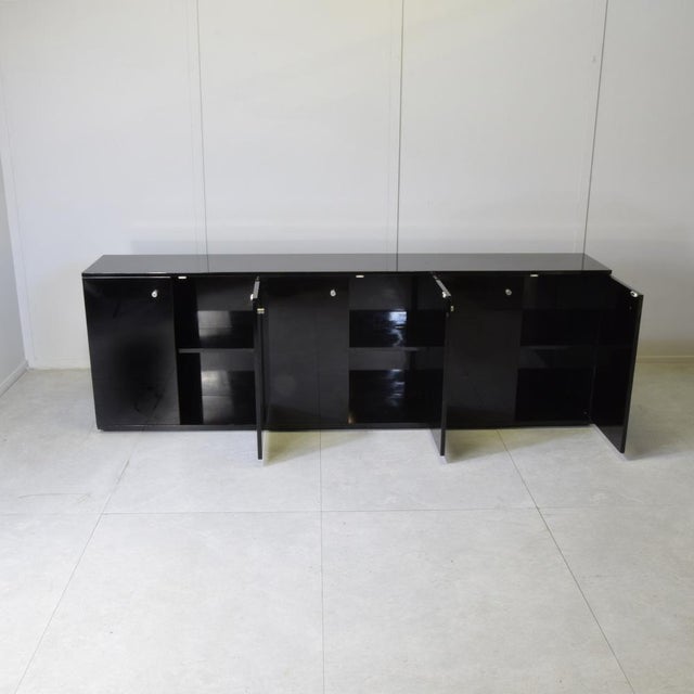 Tecno Black Lacquered Sideboard with Six Doors by Eugenio Gerli for Tecno, Italy, 1960s For Sale - Image 4 of 13