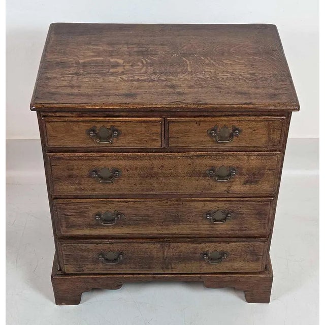 Pair of English Oak Bedside Chests or Bachelor's Chests, Circa 1920 For Sale In Houston - Image 6 of 13