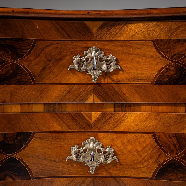 Wood Baroque Walnut Chest of Drawers, 18th Century For Sale - Image 7 of 9
