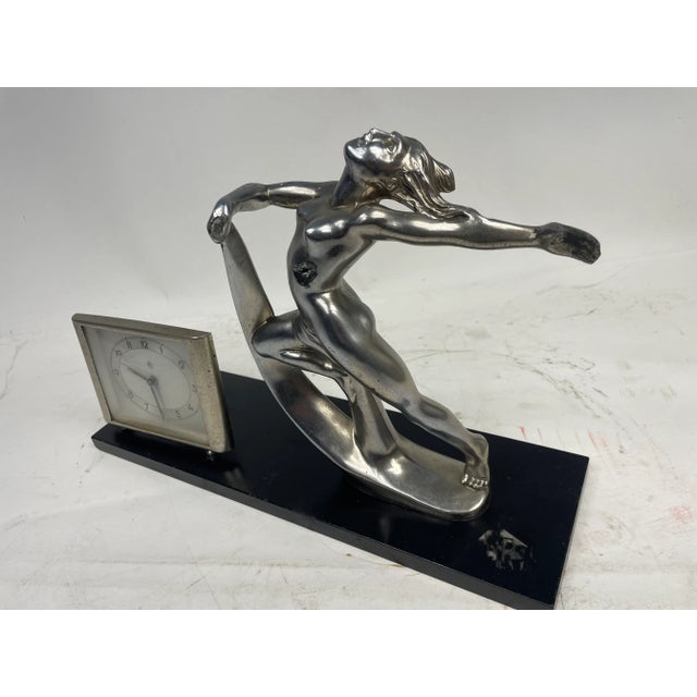 Beautiful 1920s Liberty desk clock, made of metal, with glossy black glass base. Excellent furnishing object.