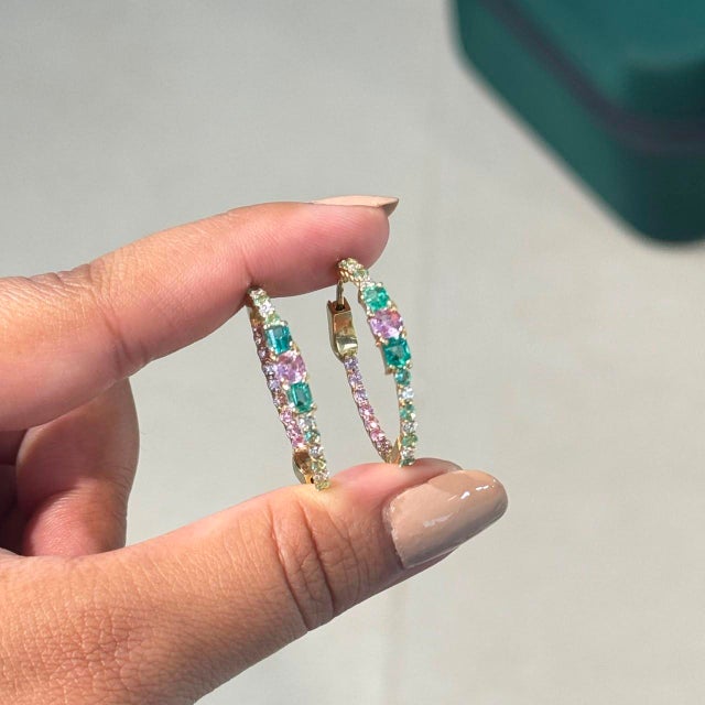 Contemporary VRJewels 2.39ct Emerald Pink Sapphire & Diamond Snap Back Hoops in 18k Gold- 2 Pieces For Sale - Image 3 of 17