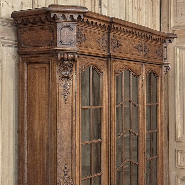 Late 19th Century Belgian Liégeoise Louis XIV Bookcase in Solid Quarter-Sawn Oak For Sale - Image 11 of 18