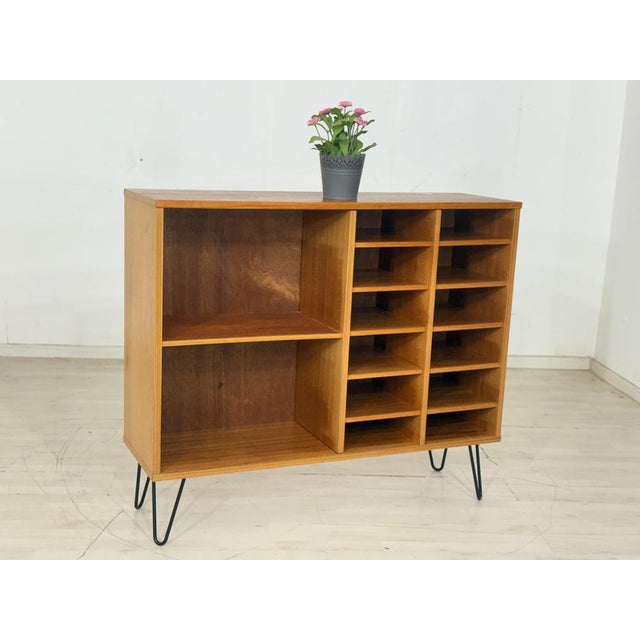 For sale is a beautiful vintage teak sideboard in well-maintained condition. A particular highlight is the flexible...