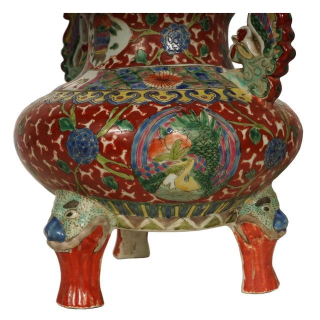 Early 20th Century Vintage Chinese Famille-Rose Porcelain Incense Burner For Sale In Los Angeles - Image 6 of 13
