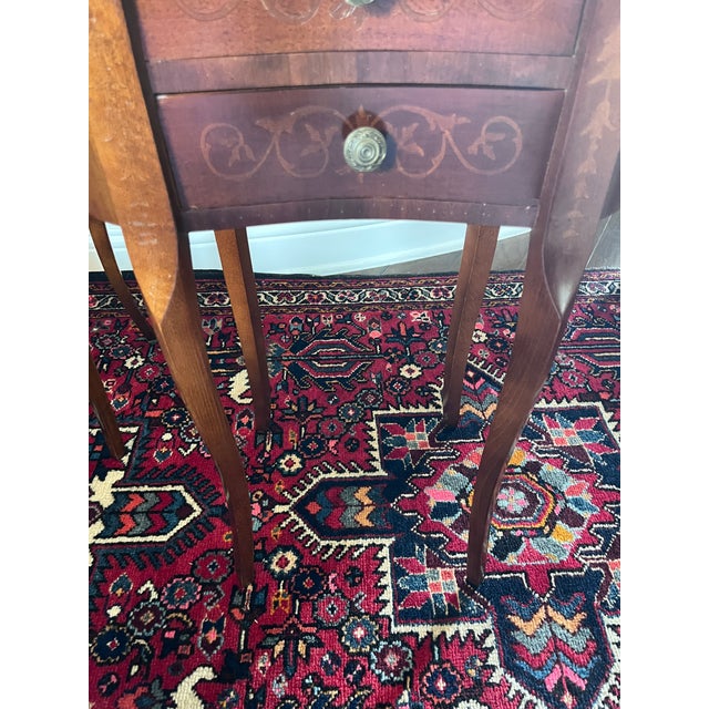 Brown Pair of Vintage Italian Marquetry Inlaid Kidney-Shaped Walnut Side Table With Two Drawers, Louis XV Style Legs For Sale - Image 8 of 12