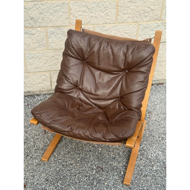 Pair of 1970s Scandinavian Modern Bentwood & Brown Leather Lounge Chairs For Sale - Image 4 of 12