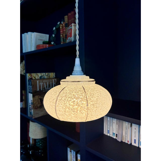 Three speckled white/grey glass globes. In perfect condition - no chips or cracks. Diameter: 18 cm. New grey rope...