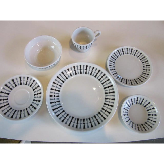 Ceramic Paul McCobb Mid Century China 36 Pc. / Six Place Settings by Jackson Co. For Sale - Image 7 of 11