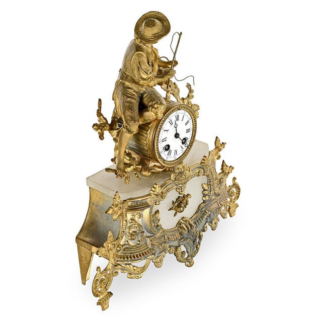 This gold regula mantel clock embodies the charm and refinement of classic style. with its dimensions of 40 cm high, 35 cm...