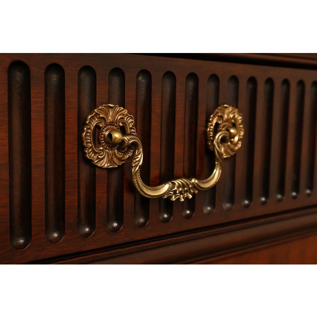 Henkel Harris Chippendale Style Mahogany China Cabinet Breakfront For Sale - Image 13 of 18
