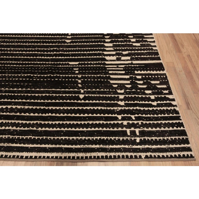 Black Nazmiyal Collection Wool Modern Cream and Charcoal Rug For Sale - Image 8 of 9