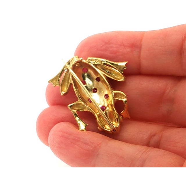 Mid 20th Century Pink Tourmaline 18k Yellow Gold Frog Brooch For Sale - Image 4 of 5