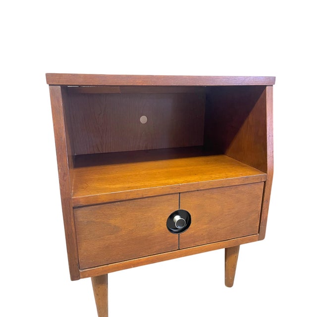 Wood 1960s Pair of Vintage Mid-Century Nightstands - Open Shelf & Drawer, Atomic Round Pulls For Sale - Image 7 of 9