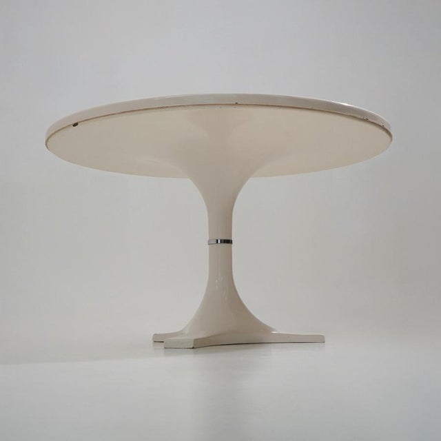 Designed by Ignazio Gardella for Kartell in the 1970s, this round pedestal table naturally reflects the refined language...