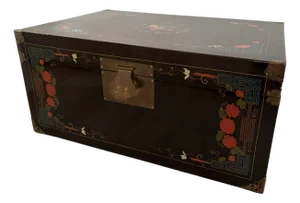 Vintage 1970s Chinoiserie Style Lacquered Brass Toned Corner Brackets Hinged Trunk