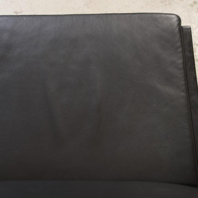 AP35 2-Seater Sofa in Black Leather by Hans J. Wegner, 1970s For Sale - Image 6 of 16