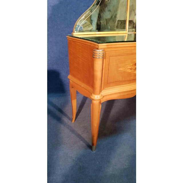 Luxurious and beautiful 1950's period bedroom ensemble, in solid sycamore and sycamore veneer, mouldings, low crossbeams...