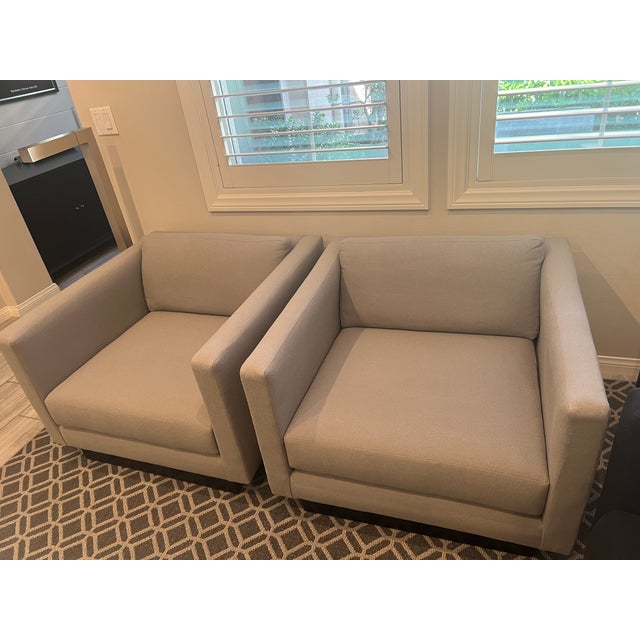 1970s Track Arm Chair in Fresca Dove Upholstery, Wood Frame with Black Inset Base, Concept 70 Georgia For Sale - Image 4 of 7