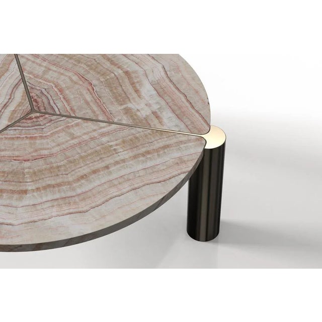 Modern Leaf Center Table in Brioches Onice and Goldish Metal by Javier Gomez For Sale - Image 4 of 5