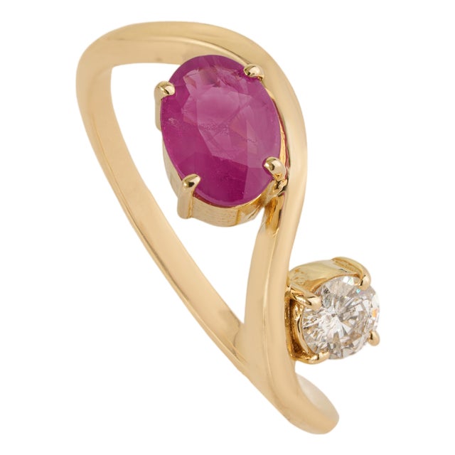 Natural Ruby & Round Brilliant Diamond Modern Ring 14k Yellow Gold Size 6 For Sale