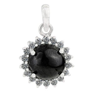 Delicate Yet Bold 5.71 Ct Black Star Pendant for Special Occasions For Sale