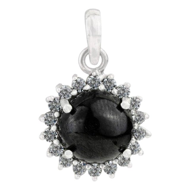 Delicate Yet Bold 5.71 Ct Black Star Pendant for Special Occasions For Sale