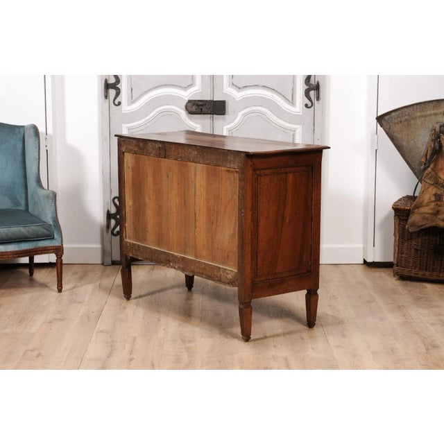 Italian 1820s Serpentine Front Walnut Commode with Three Drawers For Sale - Image 10 of 12