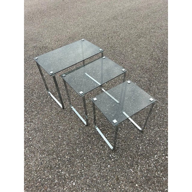 Mid-Century Modern Nesting Table in Glass and Chrome, 1970s, Set of 3 For Sale - Image 3 of 8