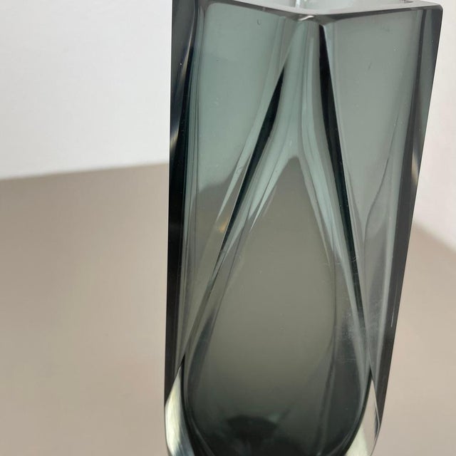 Glass Faceted Murano Glass Sommerso Vase from Mandruzzato, Italy 1970s For Sale - Image 7 of 18