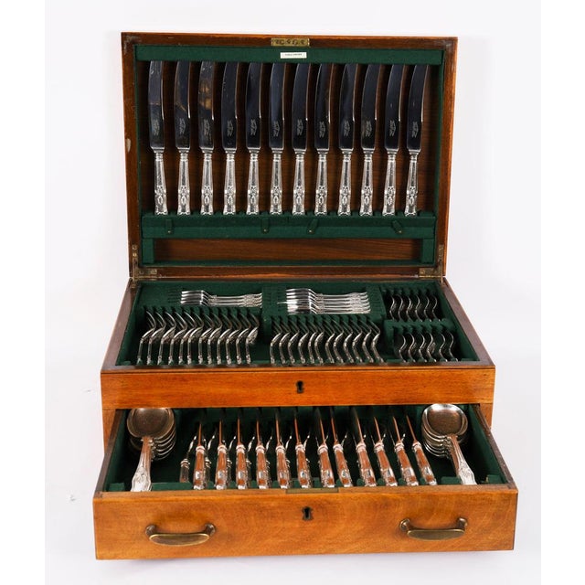 Green Vintage English Silver-Plated Canteen for 12 attributed to Cooper Bros, 20th Century, Set of 109 For Sale - Image 8 of 18