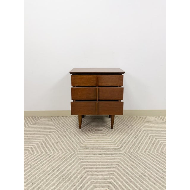 United Furniture MCM Nightstand Intricate Wood Pulls Vintage Bedside Table For Sale - Image 9 of 10