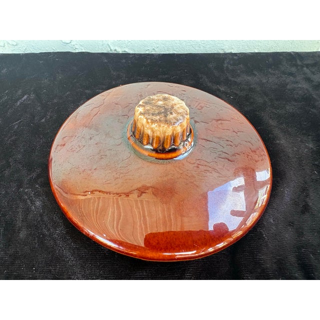 Vintage Hull Oven Proof Brown Drip Bean Pot With Lid & Original Serving Stand – Mid-Century American Pottery For Sale - Image 9 of 10