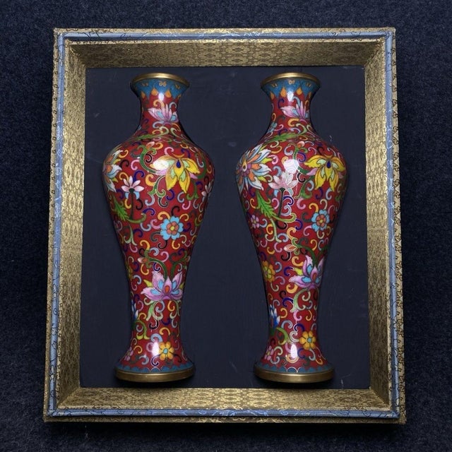 Late 19th Century Pair of Cloisonné Enamel Floral Vases in Presentation Box For Sale - Image 4 of 9