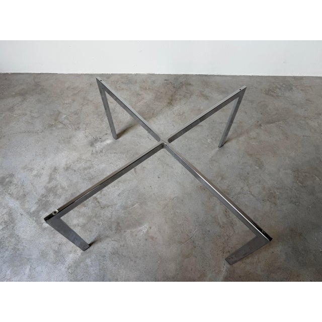1980s 1970s Mid-Century Modern Knoll Barcelona-Style Chrome X-Base Round Glass Coffee Table For Sale - Image 5 of 12