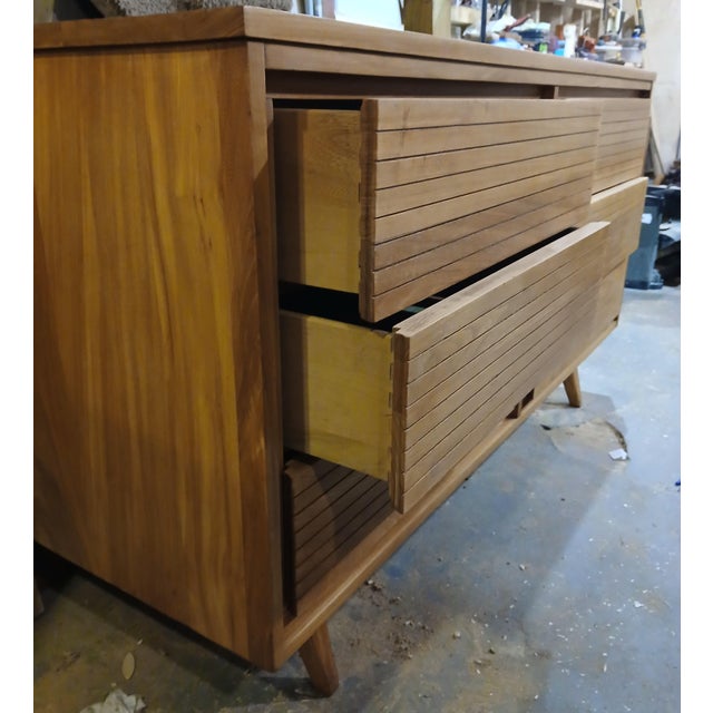 Mid-Century Modern Solid Elm Louvered 6-Drawer Dresser For Sale In Philadelphia - Image 6 of 16